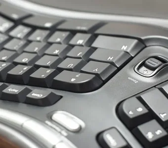 Tastatur mit ergonomischer Handauflage