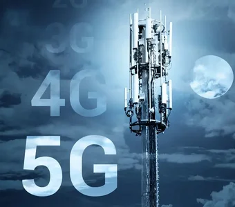 Mobilfunkmast, daneben die neuste 5G-Technologie symbolisch abgebildet