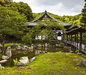 Abbildung eines kulturellen Gartens mit einem Pavillon.