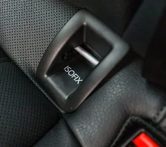 Eine ISOFIX-Vorrichtung in einem Autositz
