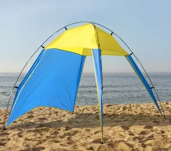 Quick up Strandmuschel in blau gelb an einem Strand