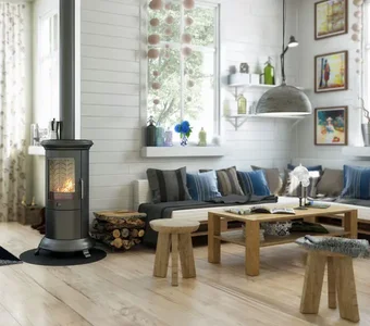 Schlichte Möbel aus Holz und Naturfarben
