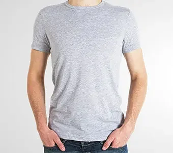 Aufnahme eines Mannes mit T-Shirt