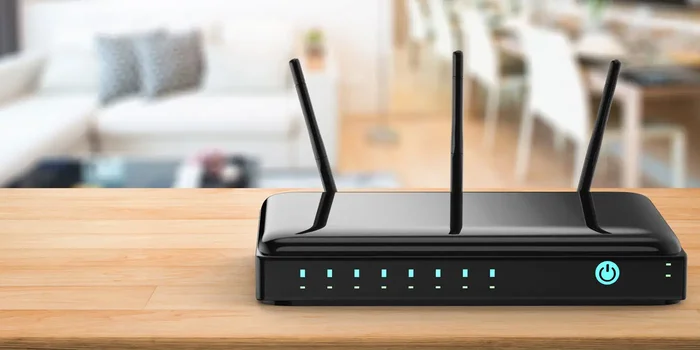 Ein WLAN Router stellt Internet in einem Wohnzimmer bereit