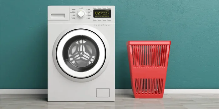 Waschmaschine und Wäschekorb