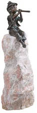 Rottenecker Bronze-Figur Antonio auf Rosario wasserspeiend